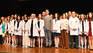  ÇOMÜ TIP FAKÜLTESİ BEYAZ ÖNLÜK TÖRENİ YAPILDI