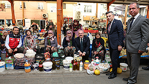 VALİ TORAMAN BAYRAMİÇ PAZAR YERİNDE ESNAFLA BULUŞTU