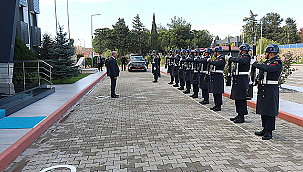 VALİ TORAMAN'DAN İL JANDARMA KOMUTANLIĞINA ZİYARET