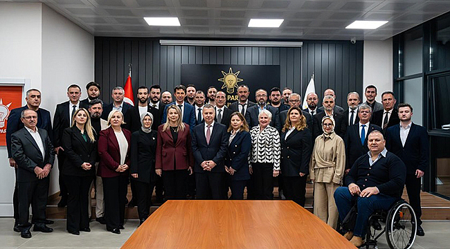 AK PARTİ ÇANAKKALE İL TEŞKİLATI YENİ HİZMET BİNASINDA İLK TOPLANTISINI YAPTI