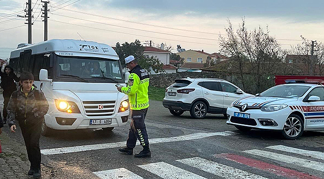 ÇANAKKALE'DE OKUL SERVİSLERİNE JANDARMADAN DENETİM