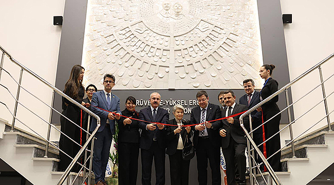 ÇOMÜ'DE MÜZİK VE SAHNE SANATLARI FAKÜLTESİ HİZMETE GİRDİ