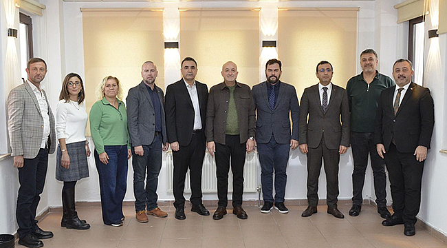 "STK'LAR SİYASİ PARTİLERİN BORAZANLIĞINI YAPMAMALI"