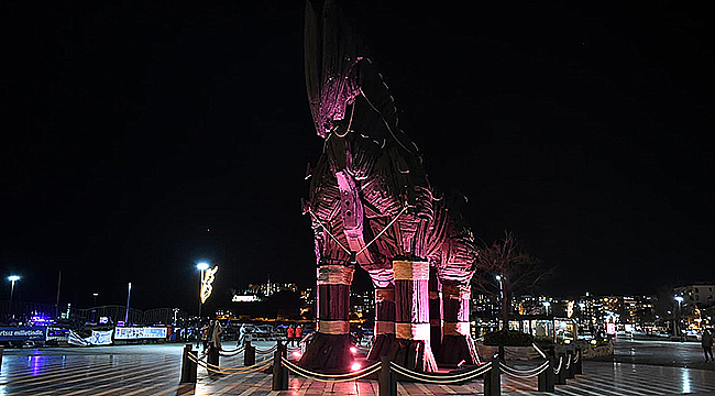 DÜNYA OTİZM FARKINDALIK GÜNÜ İÇİN KIRMIZI IŞIK