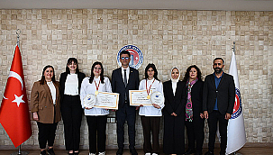 REKTÖR ERENOĞLU'NDAN GÖKÇEADA MYO ÖĞRENCİLERİNE ÖDÜL