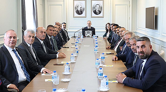 BAKAN YARDIMCISI BÜLENT TURAN'A HATAYLI MUHTARLARDAN ZİYARET