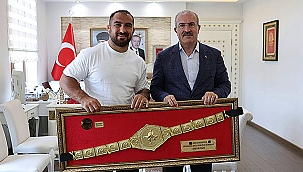 BAŞPEHLİVAN FEYZULLAH AKTÜRK'TEN VALİ TORAMAN'A ZİYARET