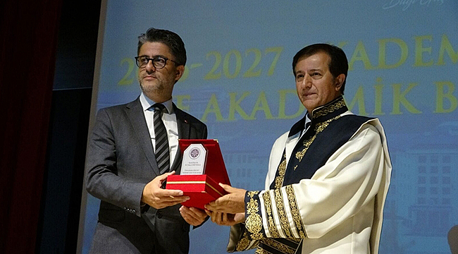 ÜAK BAŞKANI VE ÇOMÜ REKTÖRÜ ERENOĞLU'NDAN ARDAHAN'DA ANLAMLI AÇILIŞ DERSİ