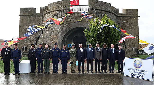 ÇANAKKALE'DE 3. AMFİBİ DENİZ PİYADE TUGAYI'NA SANCAK VERİLDİ