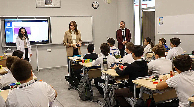 MİNE HAYTA MESLEK ÖĞRETMENLERİ VE ÖĞRENCİLERLE BULUŞTU